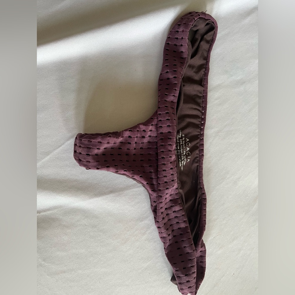 SMALL ACACIA BOTTOM